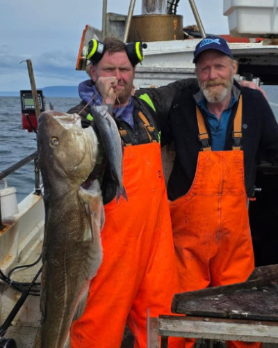 Skúli Már og Matthías Bergsson með 18,1 kg þorsk.